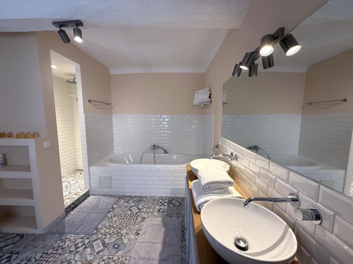 Image No.23-9 Bed House for sale