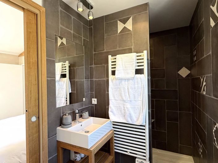 Image No.28-9 Bed House for sale