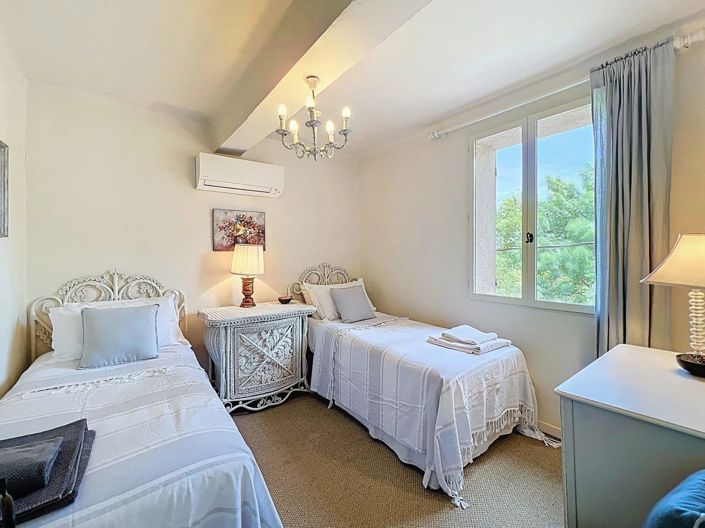 Image No.24-6 Bed House for sale