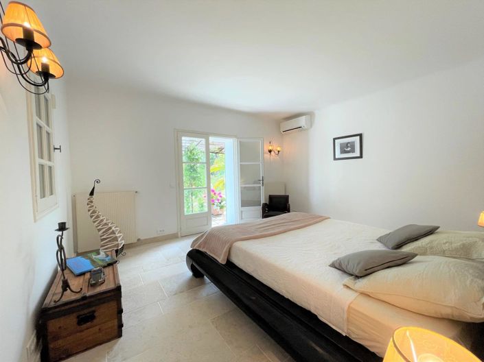 Image No.16-6 Bed House for sale