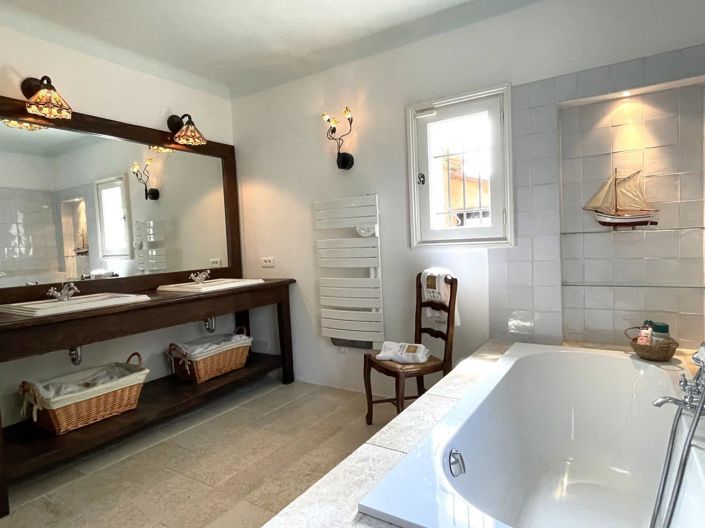 Image No.17-6 Bed House for sale