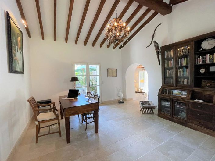 Image No.19-6 Bed House for sale