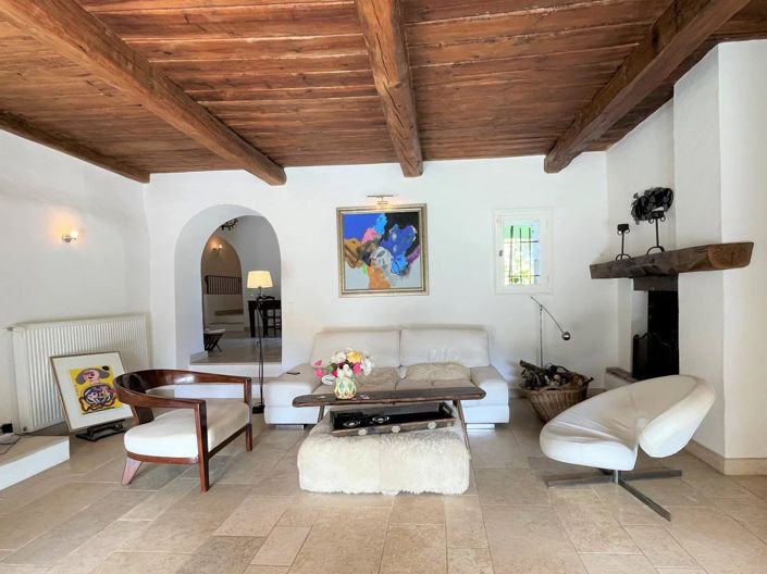 Image No.9-6 Bed House for sale