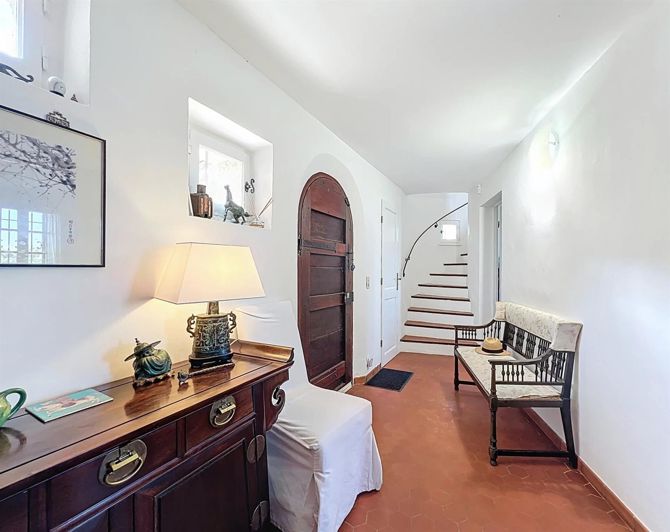 Image No.6-4 Bed House for sale