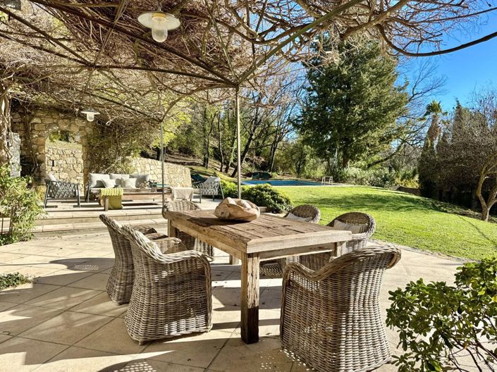 Image No.8-5 Bed House for sale