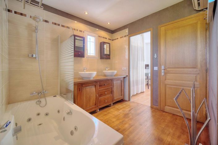 Image No.11-7 Bed House for sale