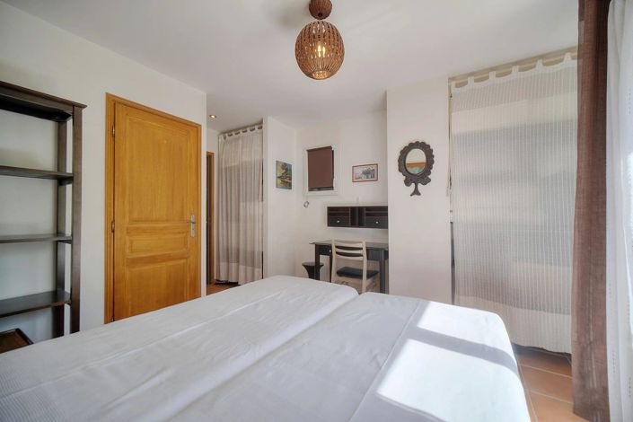 Image No.14-7 Bed House for sale