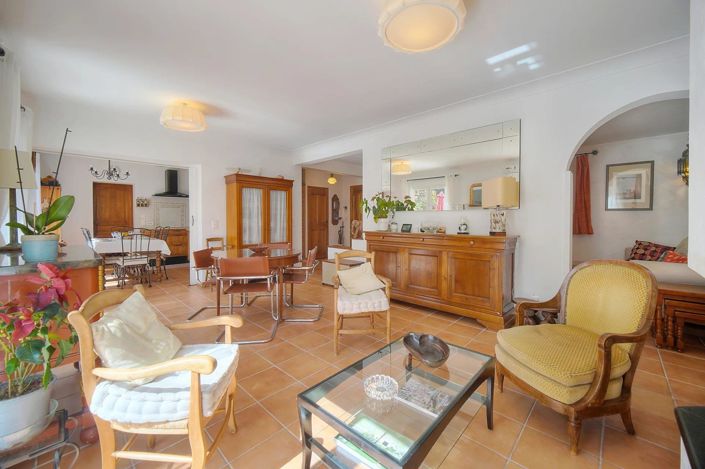 Image No.7-7 Bed House for sale