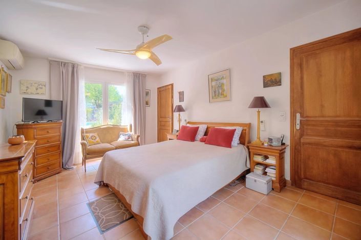 Image No.8-7 Bed House for sale