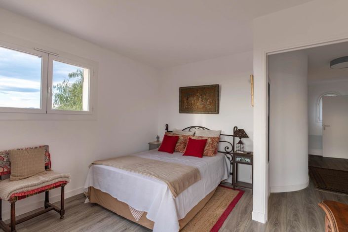 Image No.18-5 Bed House for sale