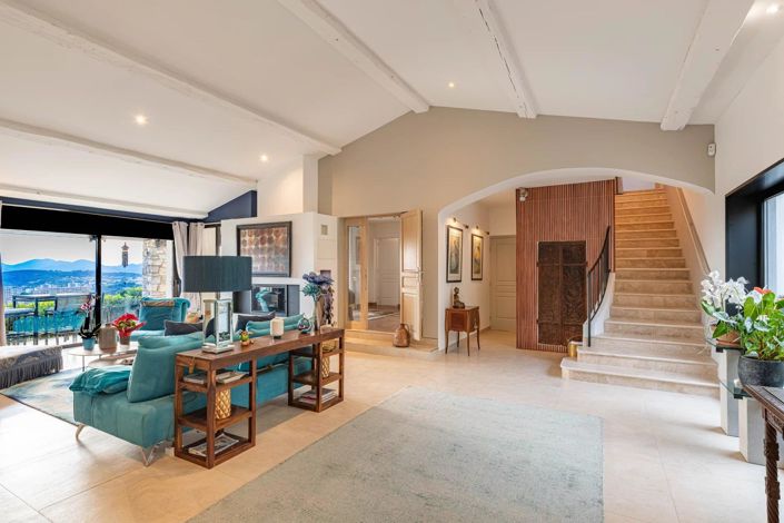 Image No.7-5 Bed House for sale