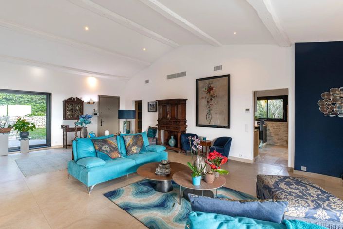 Image No.8-5 Bed House for sale