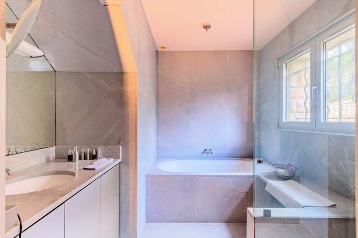 Image No.8-3 Bed House for sale