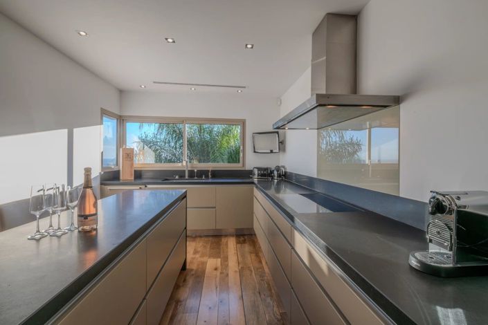 Image No.10-5 Bed House for sale