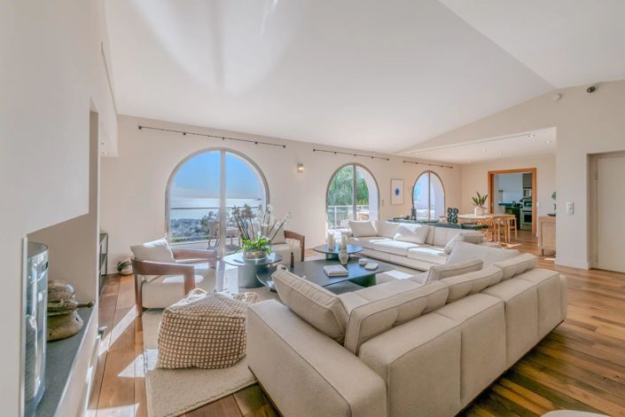 Image No.8-5 Bed House for sale