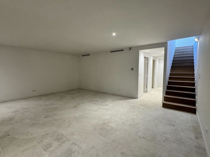 Image No.26-3 Bed House for sale