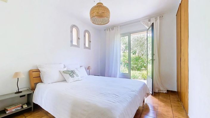 Image No.14-4 Bed House for sale