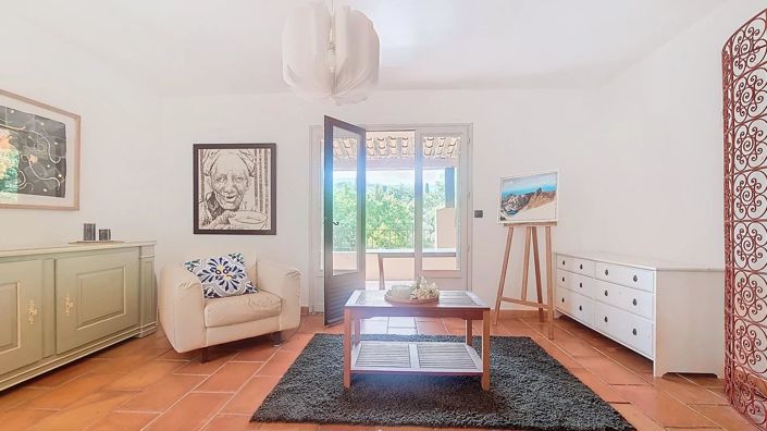 Image No.21-4 Bed House for sale