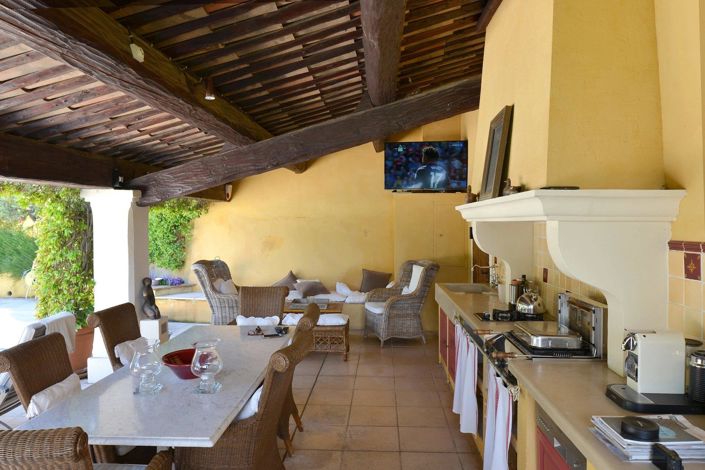 Image No.7-5 Bed House for sale