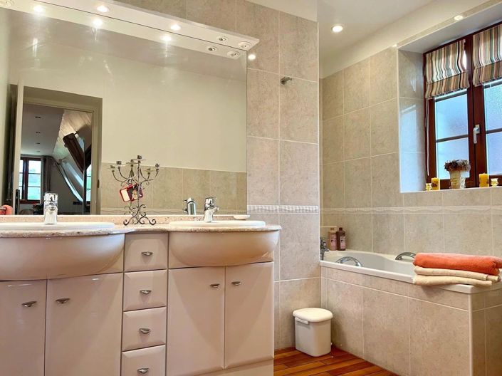 Image No.19-3 Bed House for sale