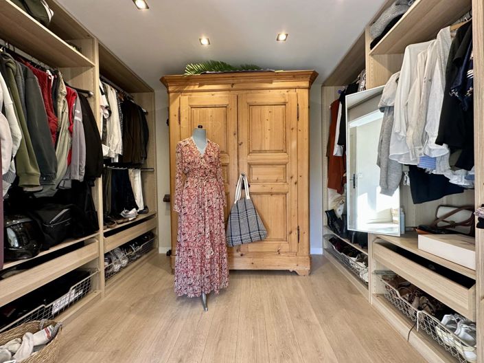 Image No.11-3 Bed House for sale