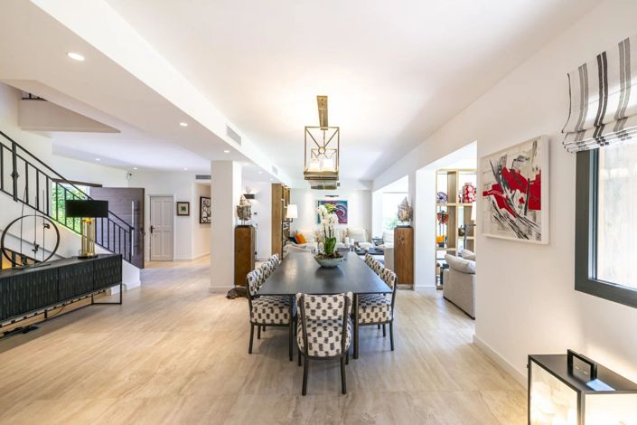 Image No.9-6 Bed House for sale