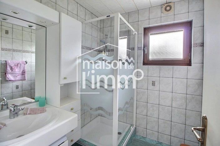 Image No.11-6 Bed House for sale