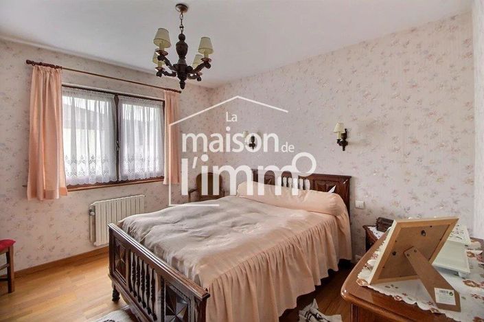 Image No.11-6 Bed House for sale