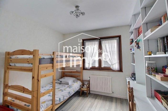 Image No.6-6 Bed House for sale
