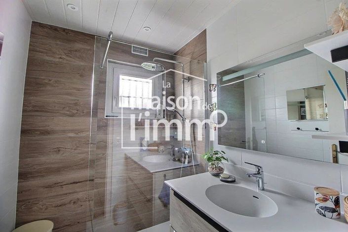 Image No.6-6 Bed House for sale