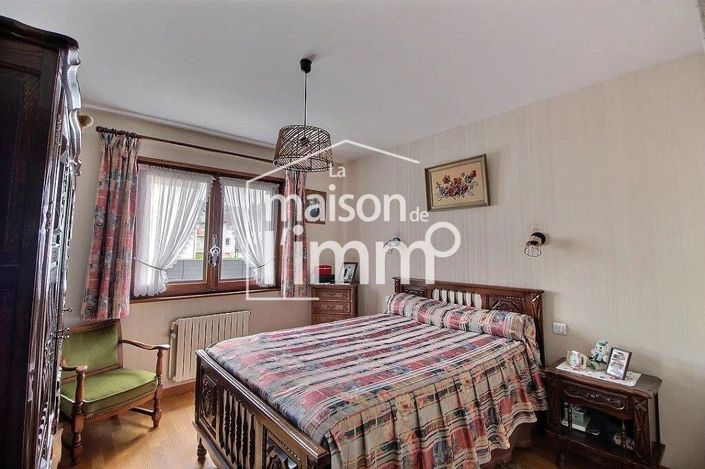 Image No.7-6 Bed House for sale