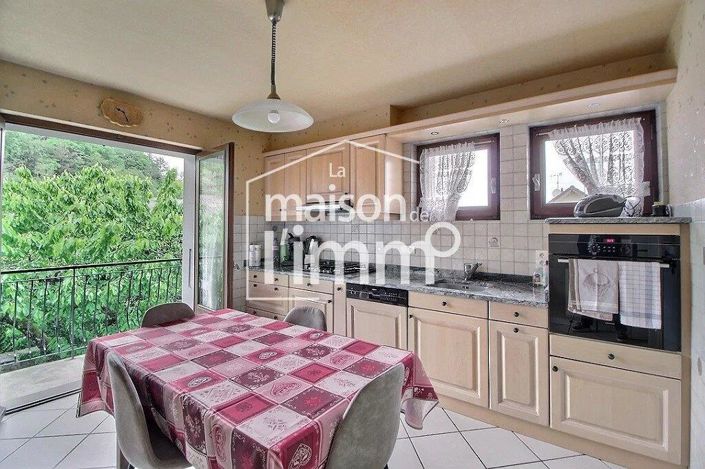 Image No.8-6 Bed House for sale