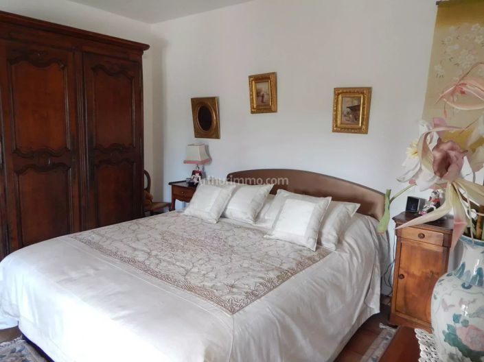 Image No.18-4 Bed House for sale