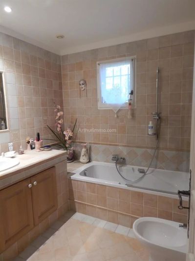 Image No.20-4 Bed House for sale