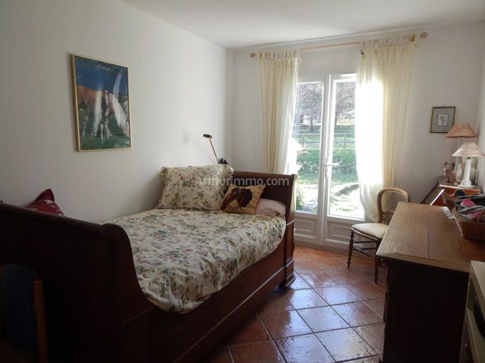 Image No.26-4 Bed House for sale