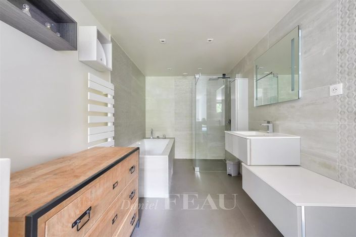 Image No.13-5 Bed House for sale