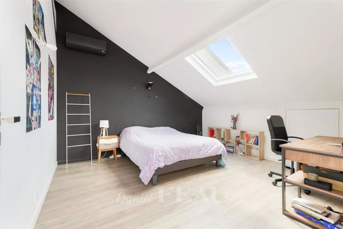 Image No.15-5 Bed House for sale