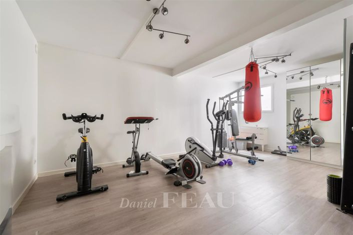 Image No.17-5 Bed House for sale