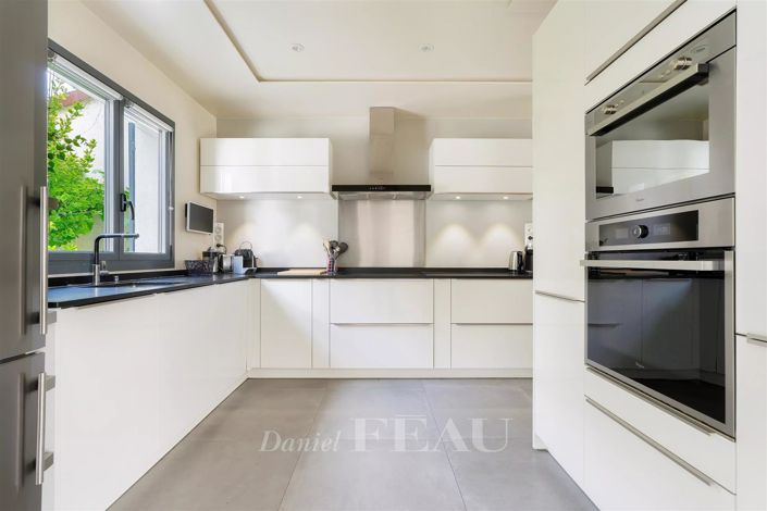 Image No.5-5 Bed House for sale