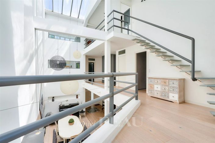 Image No.8-5 Bed House for sale