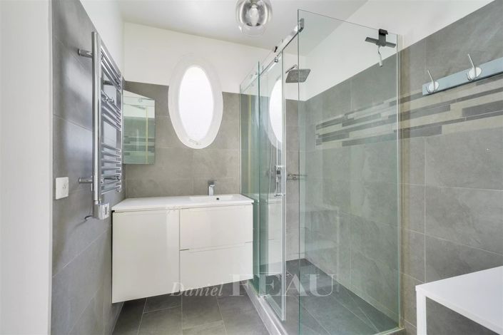 Image No.9-5 Bed House for sale