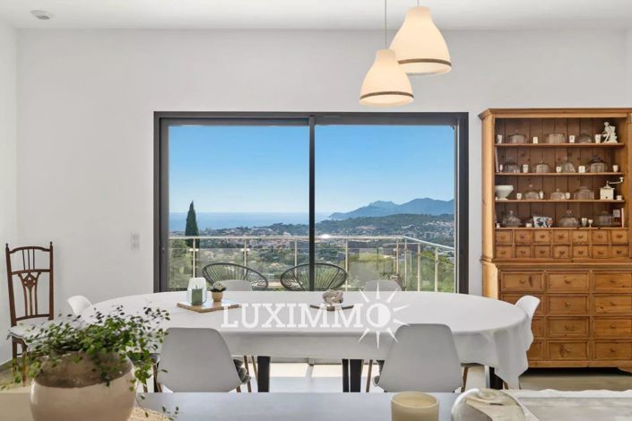 Image No.8-6 Bed House for sale