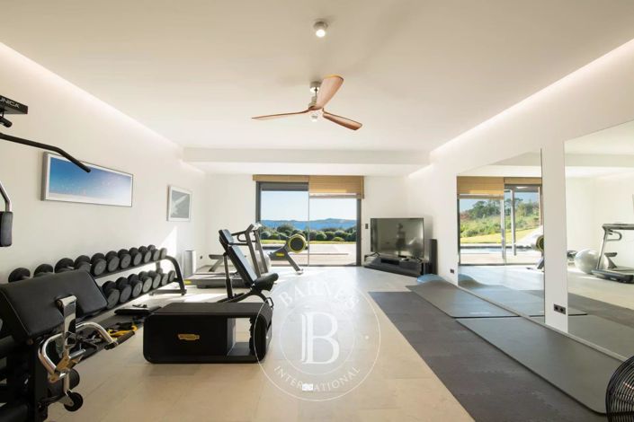 Image No.10-5 Bed House for sale