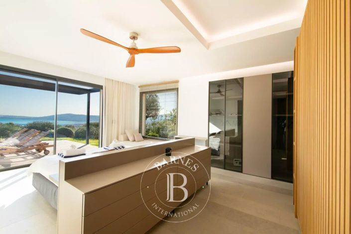 Image No.11-5 Bed House for sale