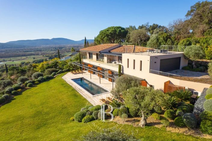 Image No.7-5 Bed House for sale