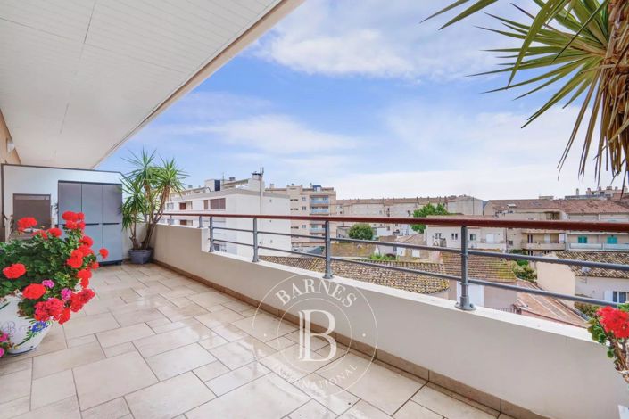 Image No.1-3 Bed Apartment for sale