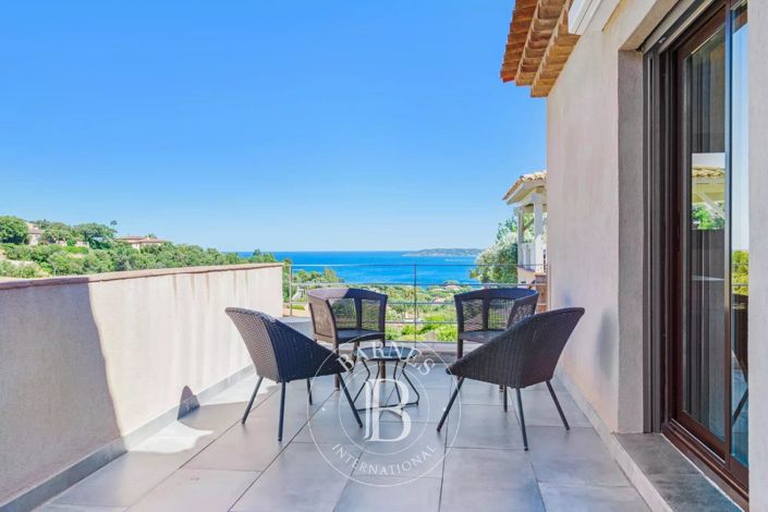 Image No.13-5 Bed House for sale