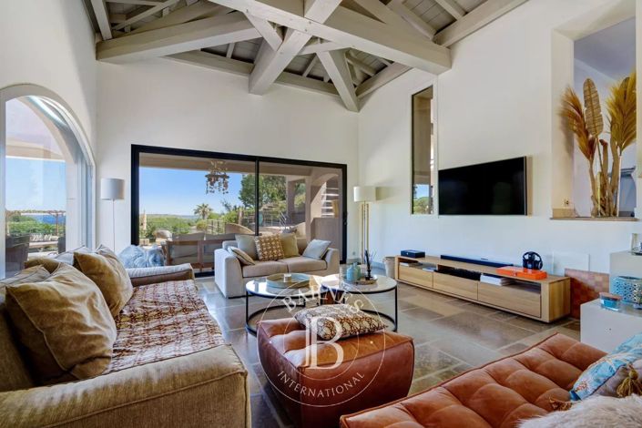 Image No.7-5 Bed House for sale