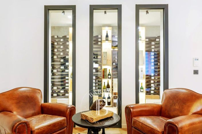 Image No.2-6 Bed House for sale