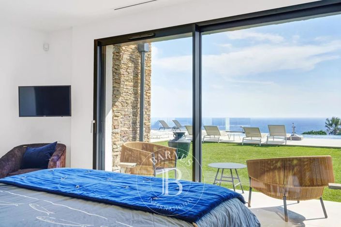 Image No.6-6 Bed House for sale